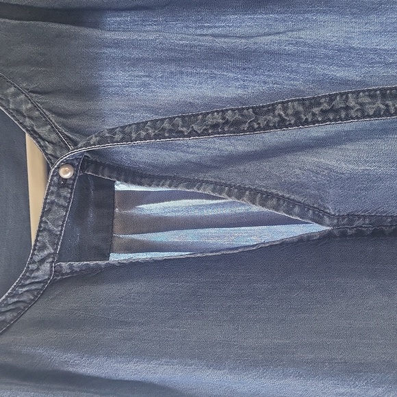 Blouse appearance of jeans material - Picture 3 of 4